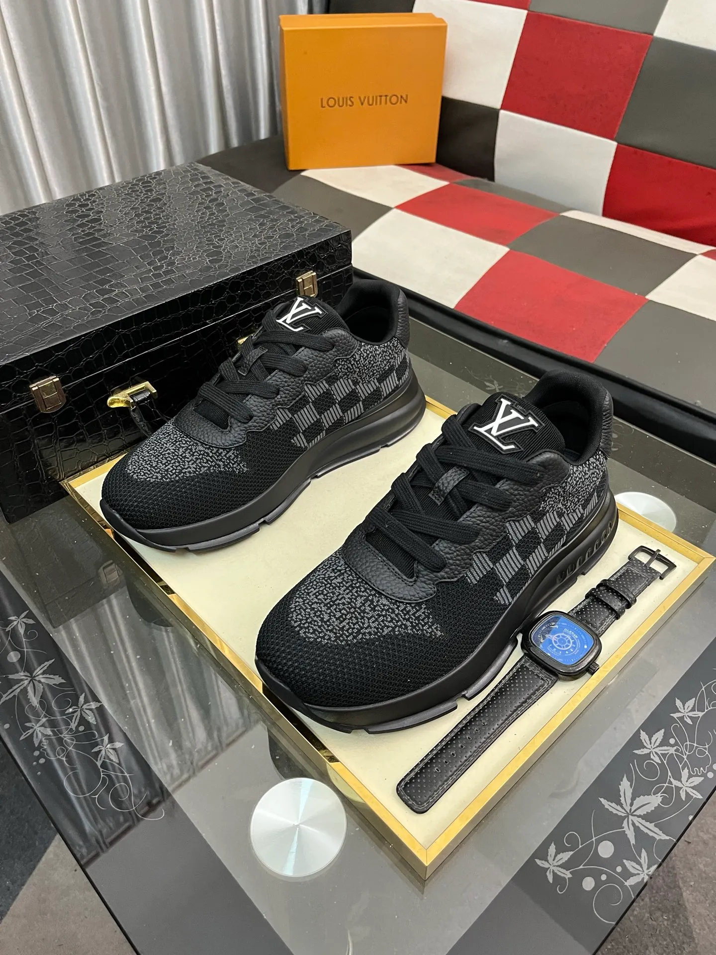 Men's Men's Shoes 💰640⌚️⌚️LV TARINE Louis Vuitton L Family Donkey Brand Casual Sports Shoes Skateboard Shoes Original purchase, development and production This LV Trainer sneaker is made of cow leather to create a complex upper, which requires several hours of ingenious sewing to complete. Inkjet printing renders a unique retro effect, and the classic configuration is from the hands of Virgil Abloh, showing the inspiration of retro basketball shoes. Exquisite packaging at the delivery counter🛍📦 ▪️Fabrics: Original customized first-layer cowhide ▪️Inner lining: Original customized breathable mesh ▪️Outsole: Original molded two-color TPU combination outsole ▪️Size: 38-44